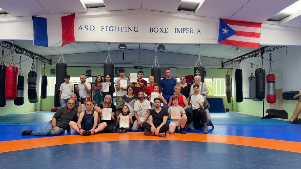 Gruppo allievi ASD Fighting Boxe Imperia dopo un passaggio di grado