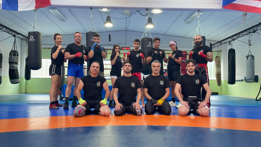 Squadra di allievi sul ring pronti all'allenamento